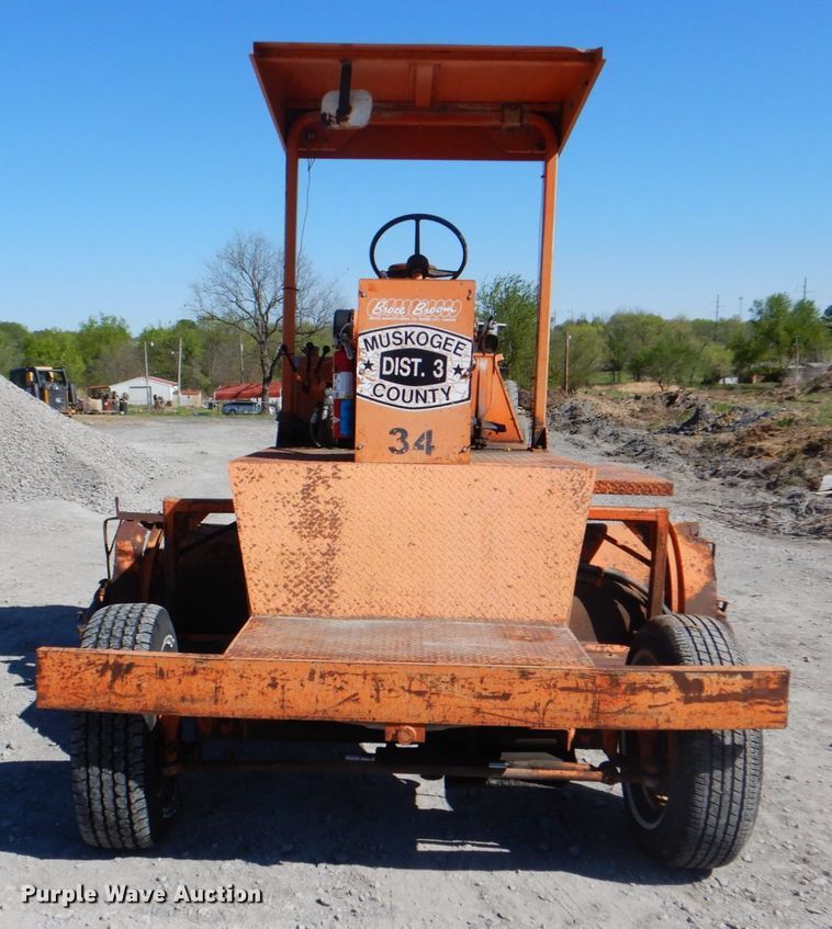 image for item IY9464 1995 Broce RC300  broom