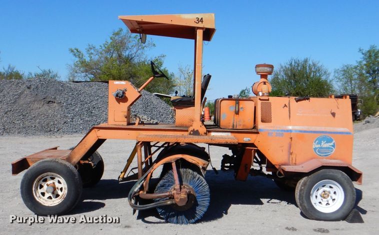 image for item IY9464 1995 Broce RC300  broom