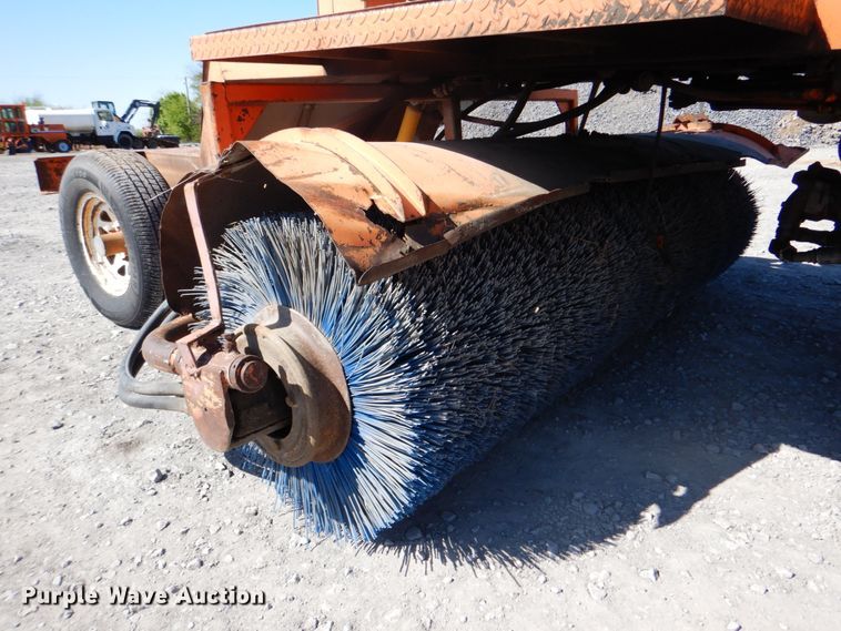 image for item IY9464 1995 Broce RC300  broom