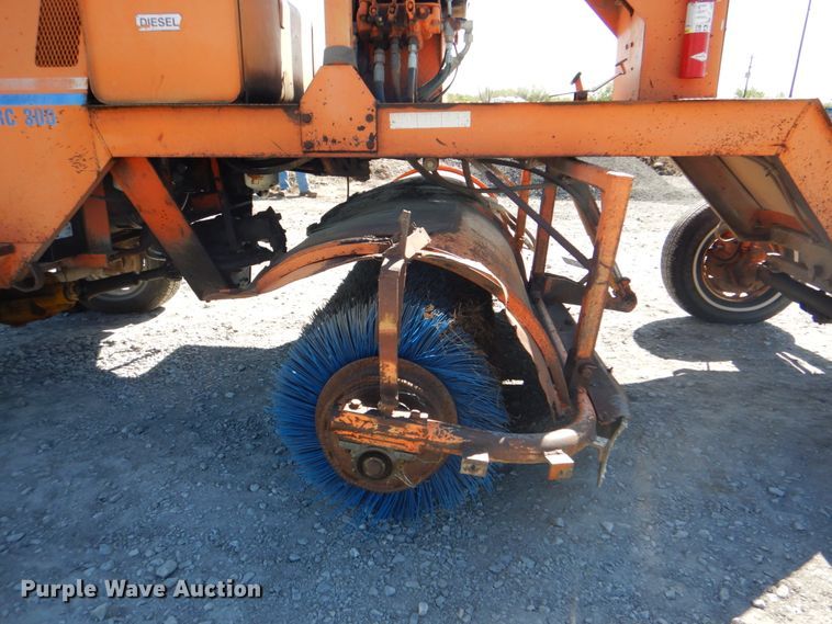 image for item IY9464 1995 Broce RC300  broom