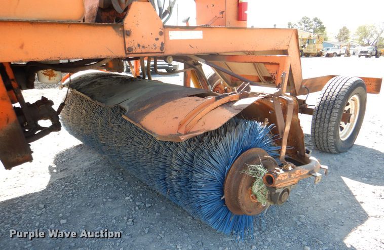 image for item IY9464 1995 Broce RC300  broom