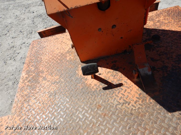 image for item IY9464 1995 Broce RC300  broom