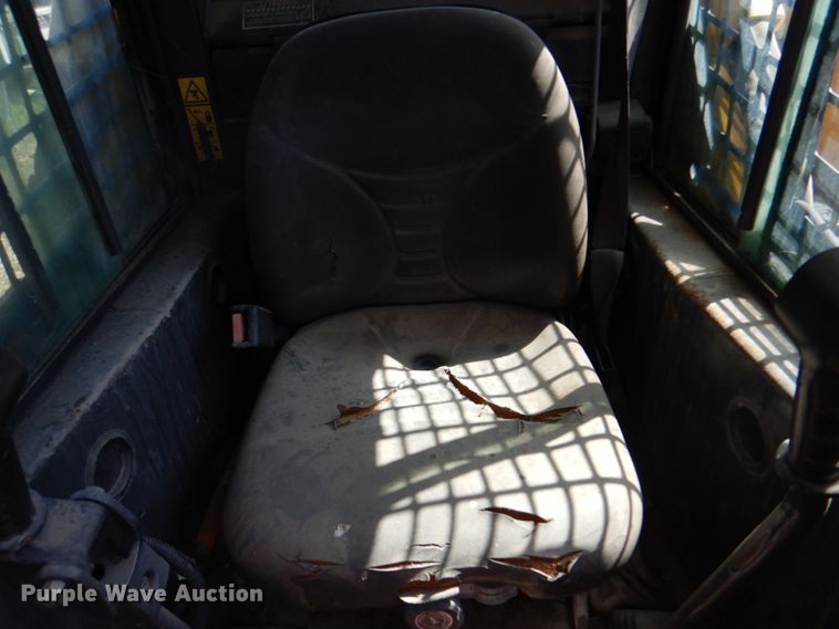 image for item IY9470 New Holland LS190  skid steer loader