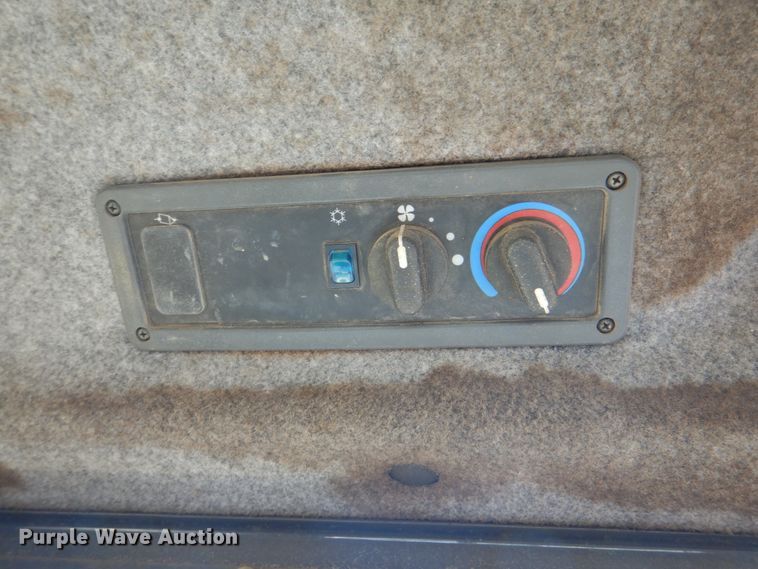 image for item IY9470 New Holland LS190  skid steer loader