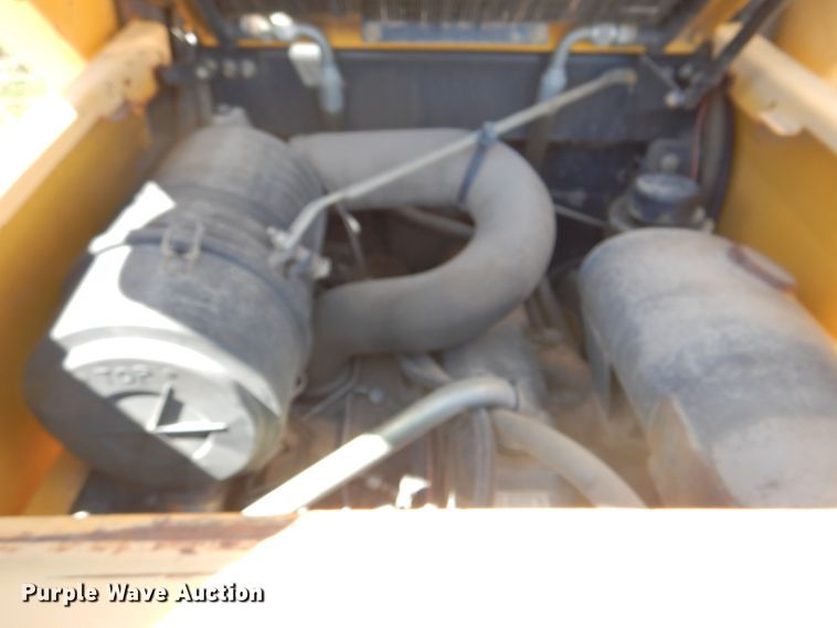 image for item IY9470 New Holland LS190  skid steer loader