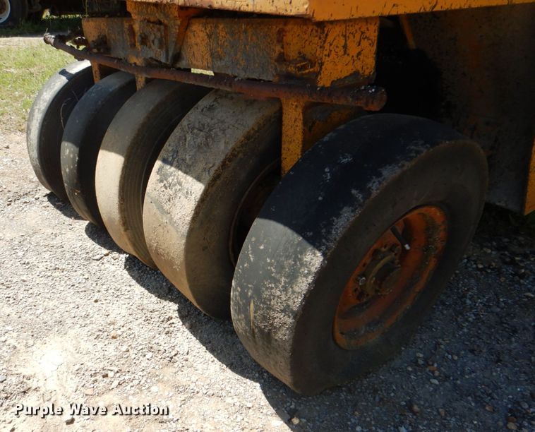 image for item IY9471 Tampo SP312  pneumatic roller