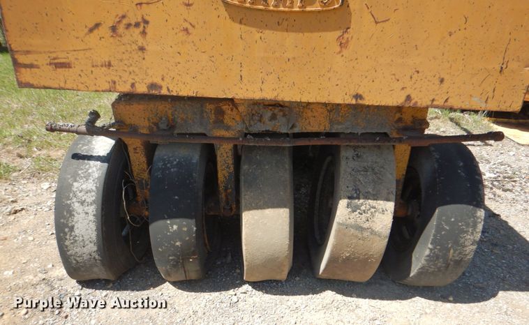 image for item IY9471 Tampo SP312  pneumatic roller