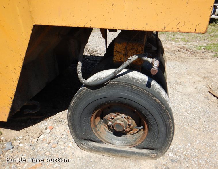 image for item IY9471 Tampo SP312  pneumatic roller