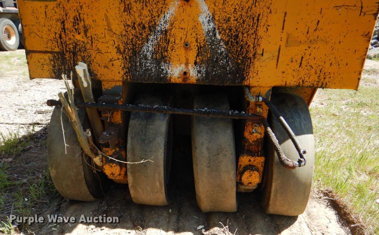 image for item IY9471 Tampo SP312  pneumatic roller