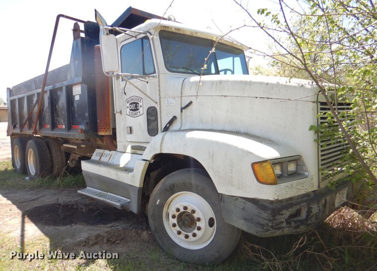 image for item IY9472 1995 Freightliner FLD  dump truck