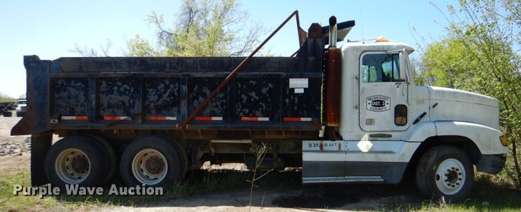 image for item IY9472 1995 Freightliner FLD  dump truck