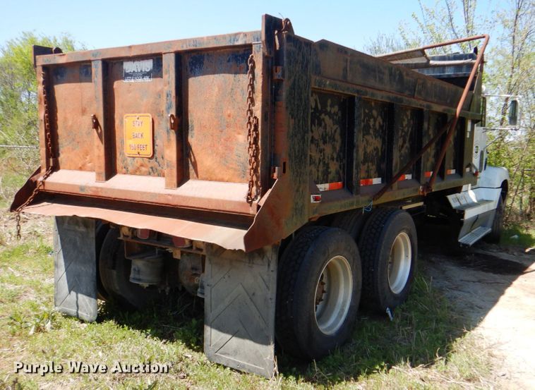 image for item IY9472 1995 Freightliner FLD  dump truck
