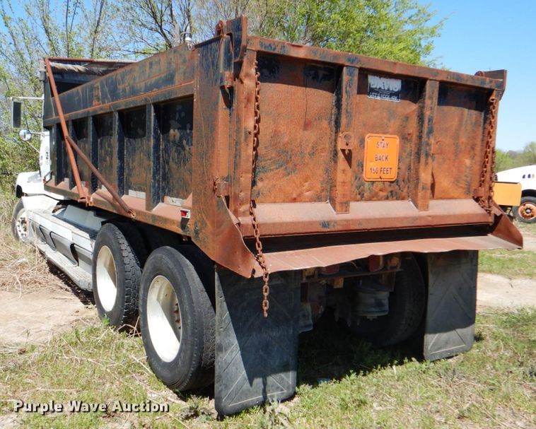 image for item IY9472 1995 Freightliner FLD  dump truck