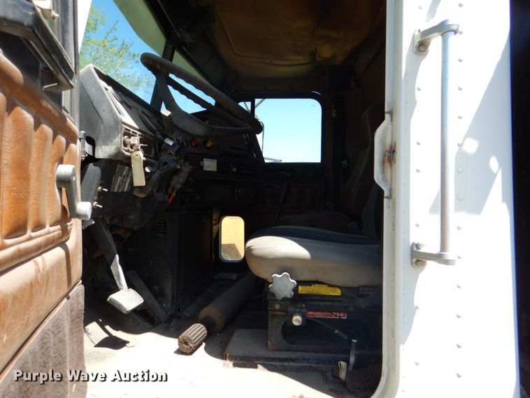 image for item IY9472 1995 Freightliner FLD  dump truck