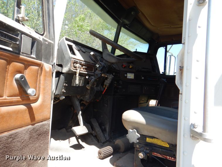 image for item IY9472 1995 Freightliner FLD  dump truck