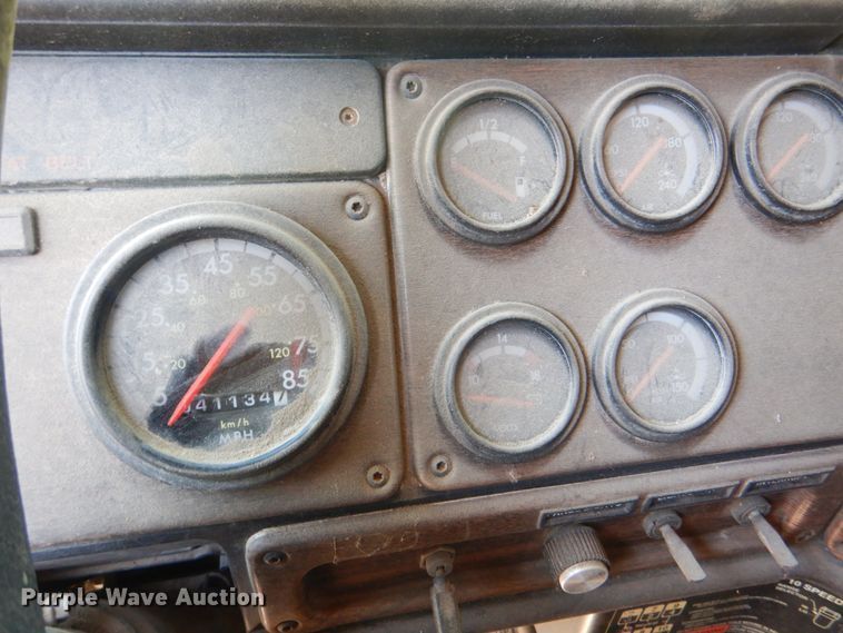 image for item IY9472 1995 Freightliner FLD  dump truck