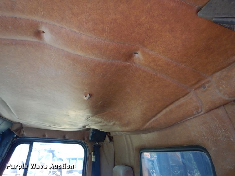 image for item IY9472 1995 Freightliner FLD  dump truck