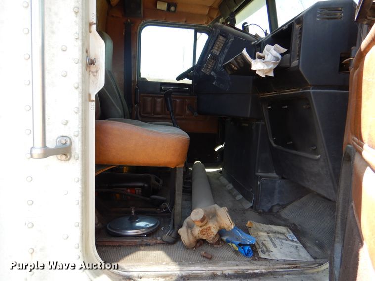 image for item IY9472 1995 Freightliner FLD  dump truck