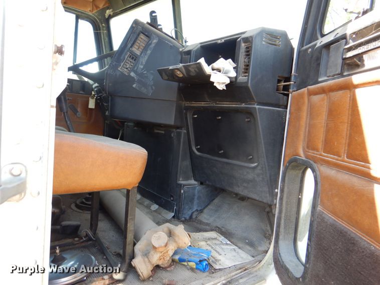 image for item IY9472 1995 Freightliner FLD  dump truck