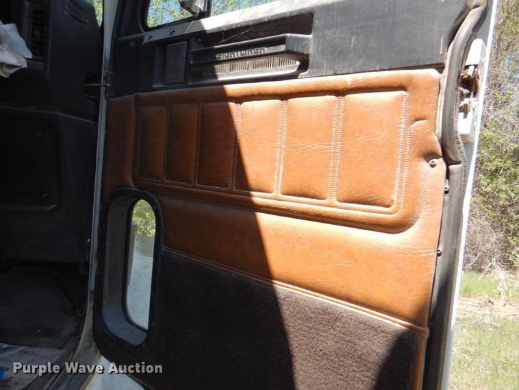 image for item IY9472 1995 Freightliner FLD  dump truck