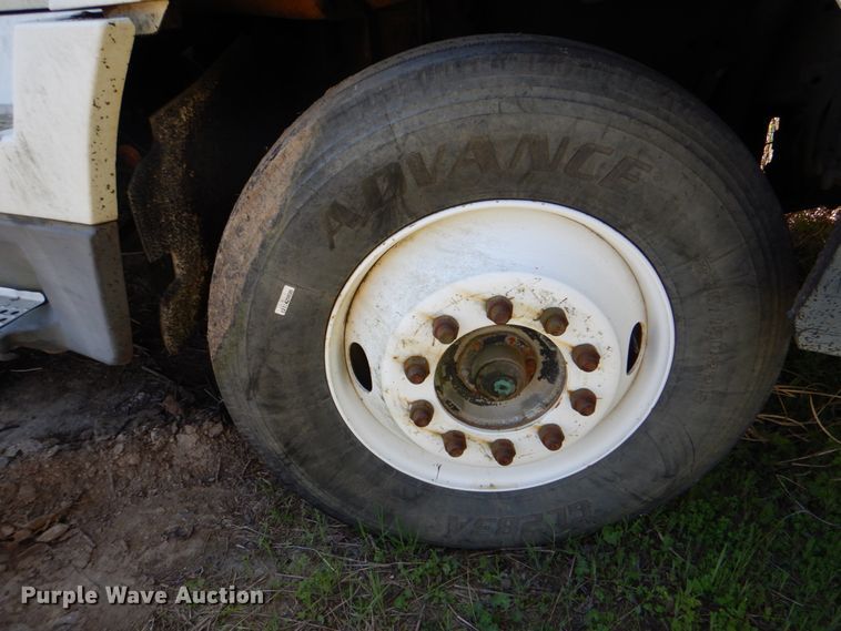 image for item IY9472 1995 Freightliner FLD  dump truck