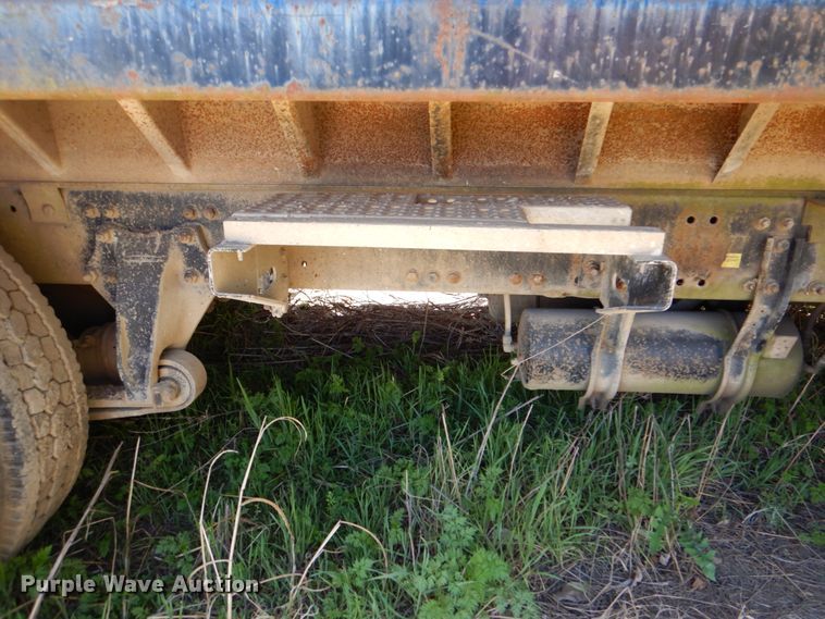 image for item IY9472 1995 Freightliner FLD  dump truck