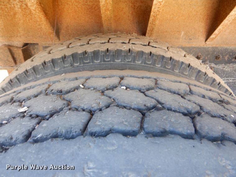 image for item IY9472 1995 Freightliner FLD  dump truck