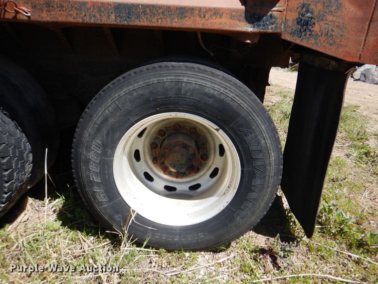 image for item IY9472 1995 Freightliner FLD  dump truck