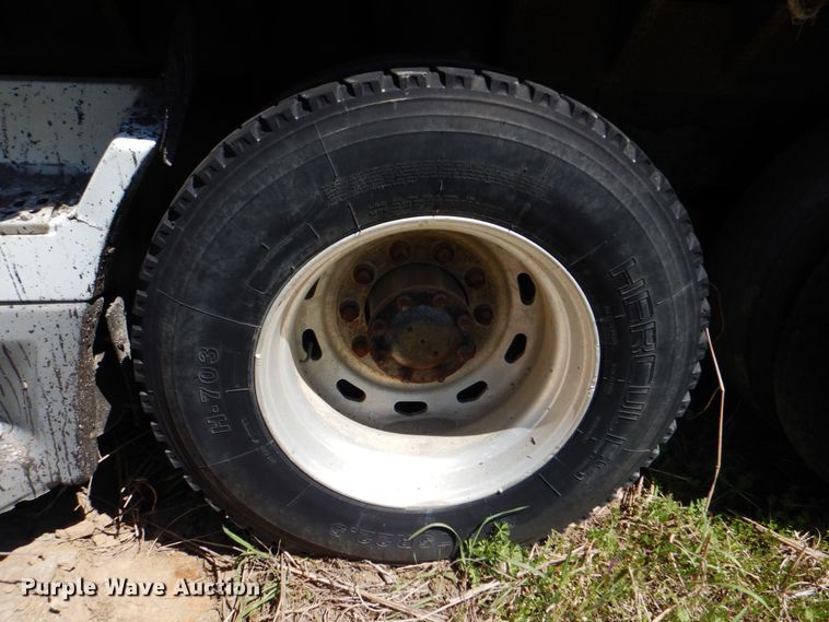 image for item IY9472 1995 Freightliner FLD  dump truck