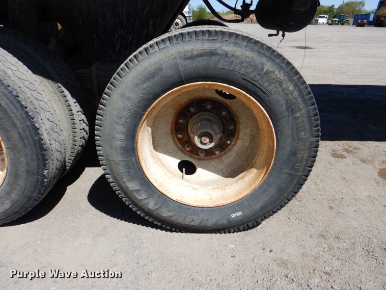 image for item IY9475 1995 Clement RKHL3226 end dump trailer