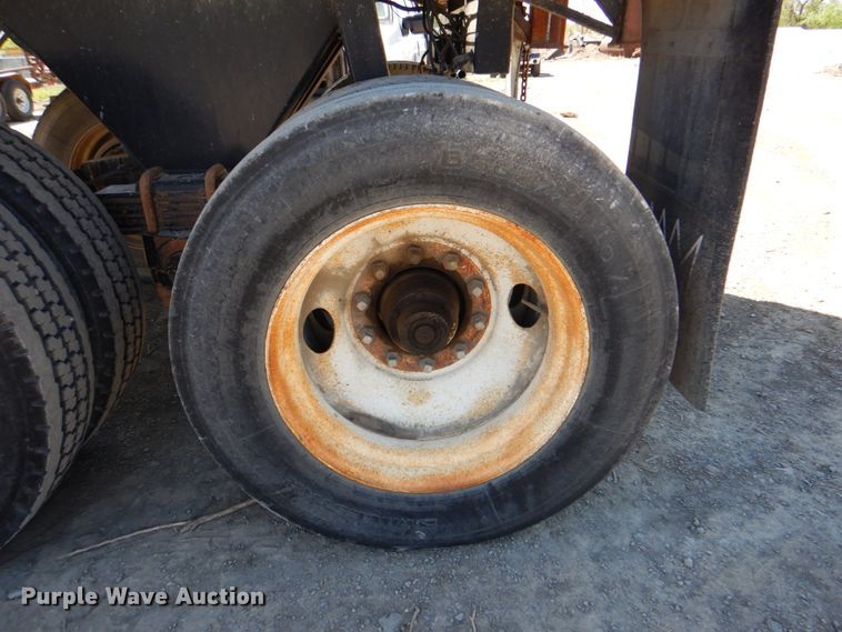 image for item IY9475 1995 Clement RKHL3226 end dump trailer