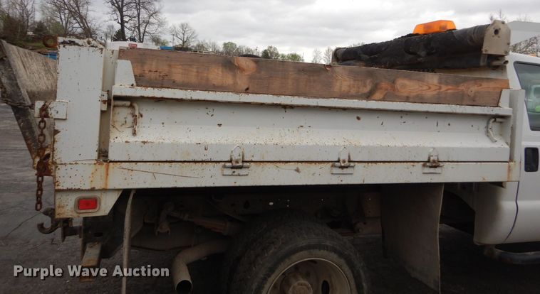 image for item IY9574 2003 Ford F550 Super Duty XL  dump truck