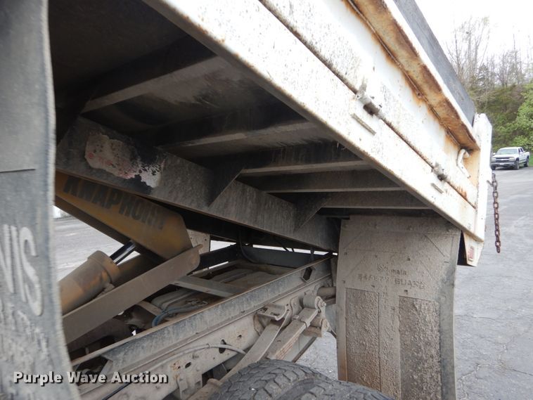 image for item IY9574 2003 Ford F550 Super Duty XL  dump truck