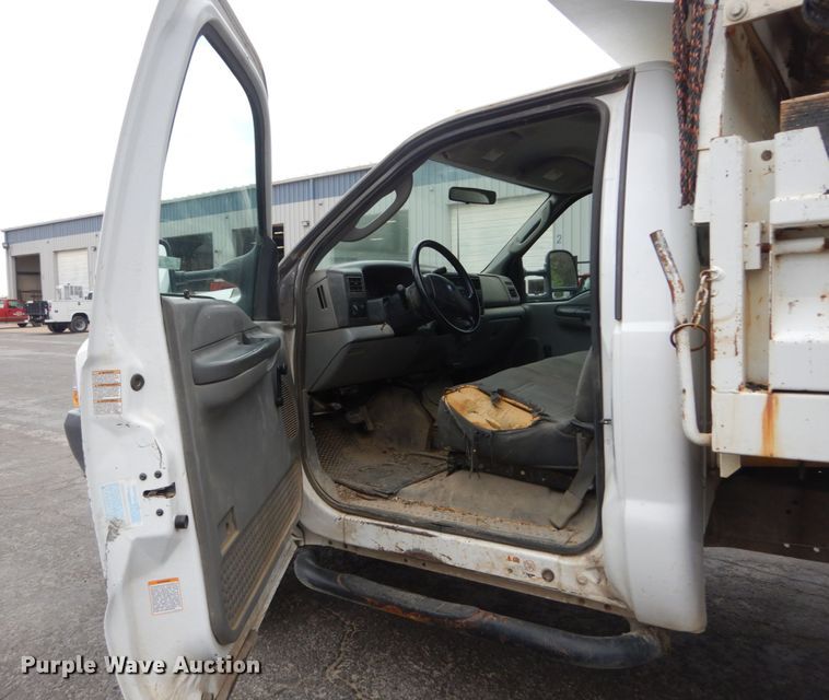 image for item IY9574 2003 Ford F550 Super Duty XL  dump truck