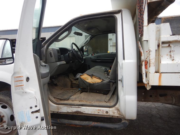 image for item IY9574 2003 Ford F550 Super Duty XL  dump truck