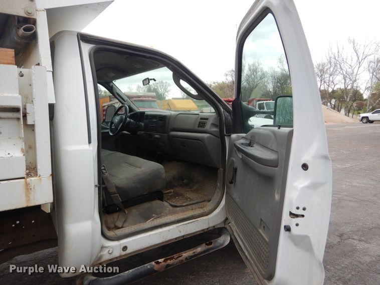 image for item IY9574 2003 Ford F550 Super Duty XL  dump truck