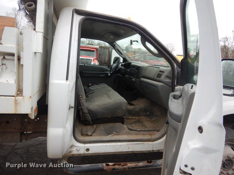 image for item IY9574 2003 Ford F550 Super Duty XL  dump truck