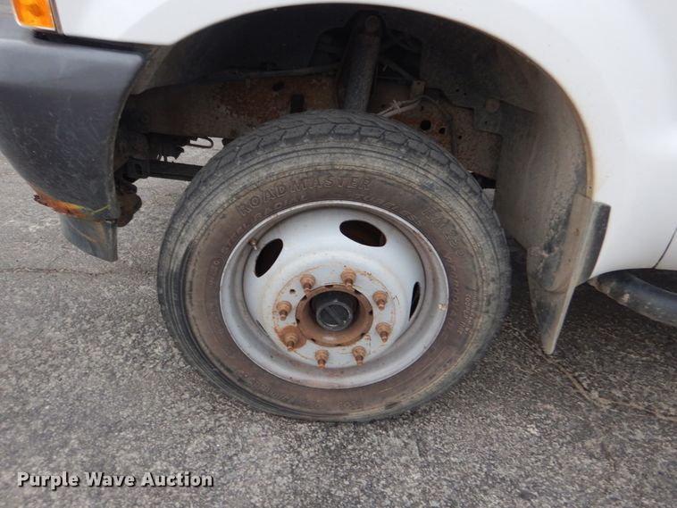 image for item IY9574 2003 Ford F550 Super Duty XL  dump truck