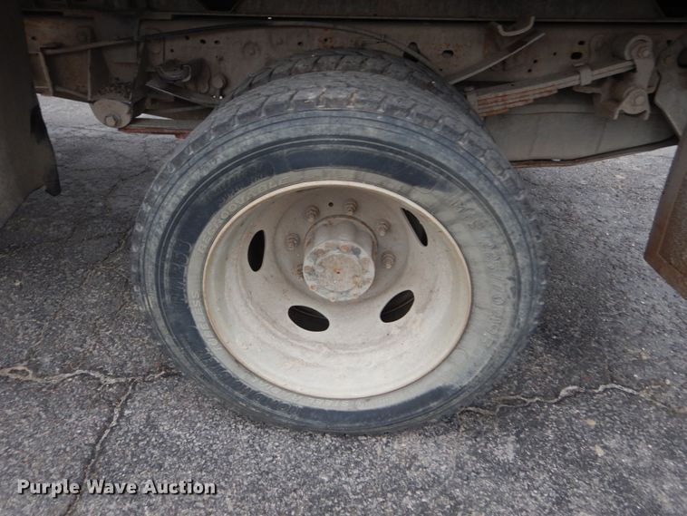 image for item IY9574 2003 Ford F550 Super Duty XL  dump truck