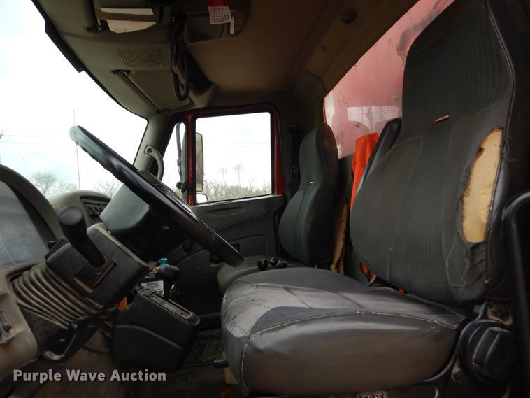 image for item IY9580 2008 International WorkStar 7400  dump truck