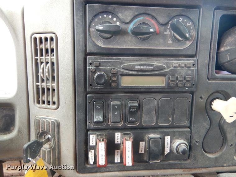 image for item IY9580 2008 International WorkStar 7400  dump truck