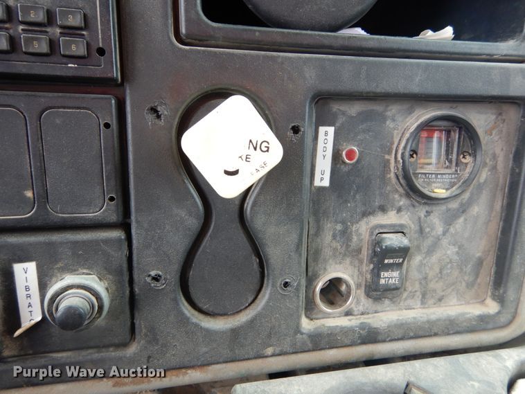 image for item IY9580 2008 International WorkStar 7400  dump truck