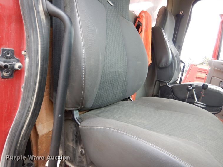 image for item IY9580 2008 International WorkStar 7400  dump truck