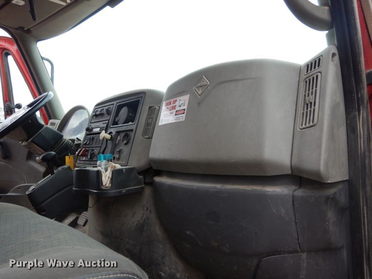 image for item IY9580 2008 International WorkStar 7400  dump truck