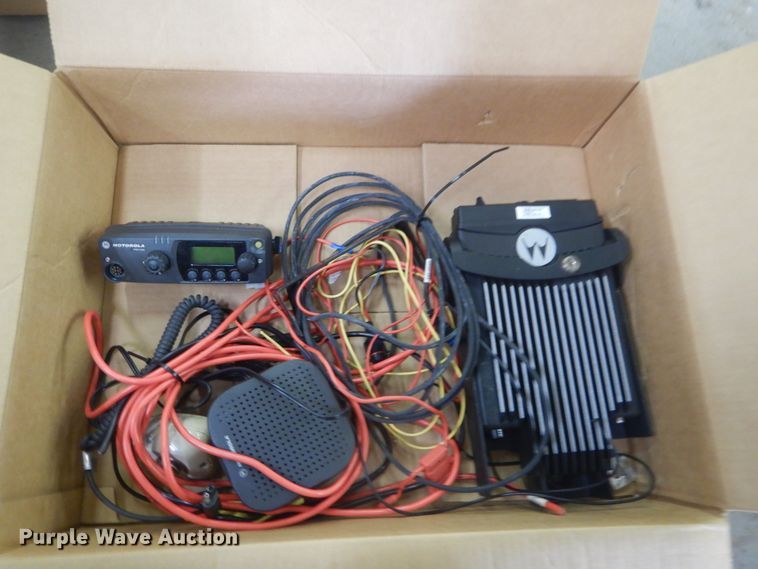 image for item IY9609 (7) Motorola MCS-2000 two-way radio