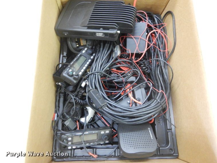 image for item IY9609 (7) Motorola MCS-2000 two-way radio