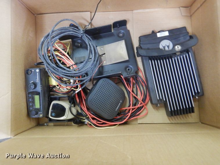 image for item IY9609 (7) Motorola MCS-2000 two-way radio