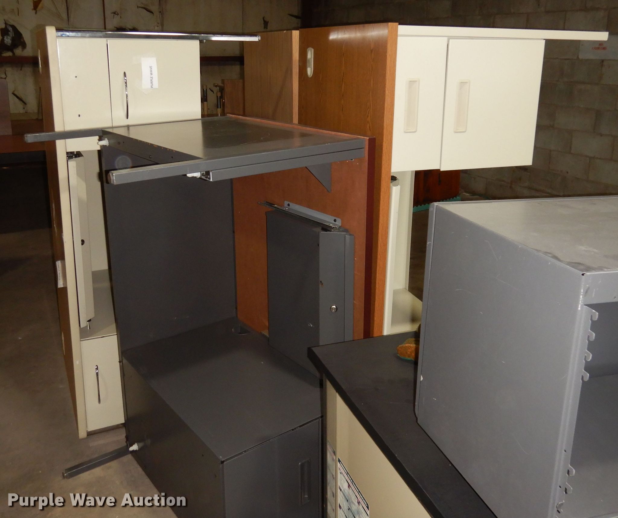 Furniture in Manhattan, KS Item IS9610 sold Purple Wave