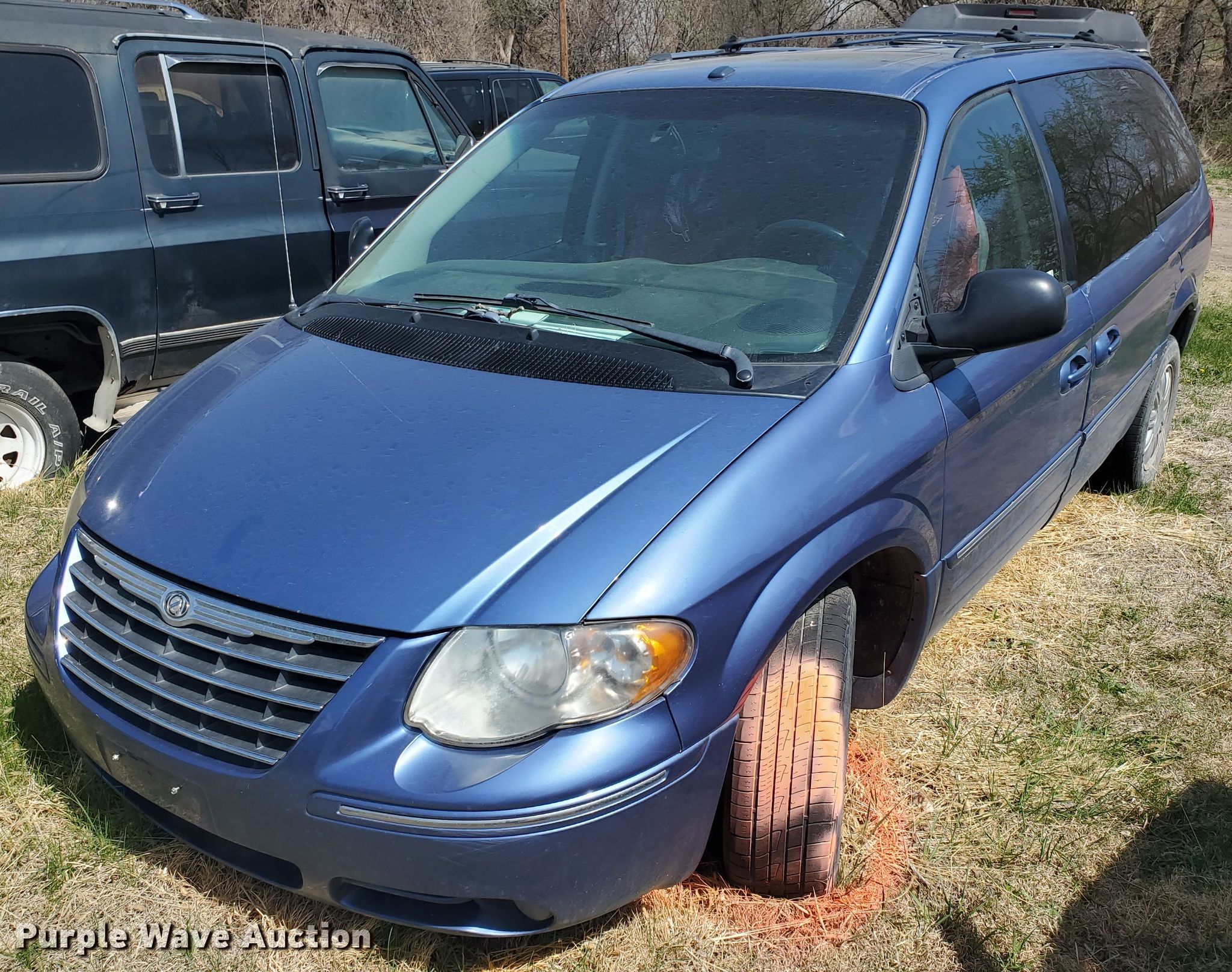 2007 Chrysler Town u0026 Country Limited van in Norton, KS | Item IX9181 sold |  Purple Wave