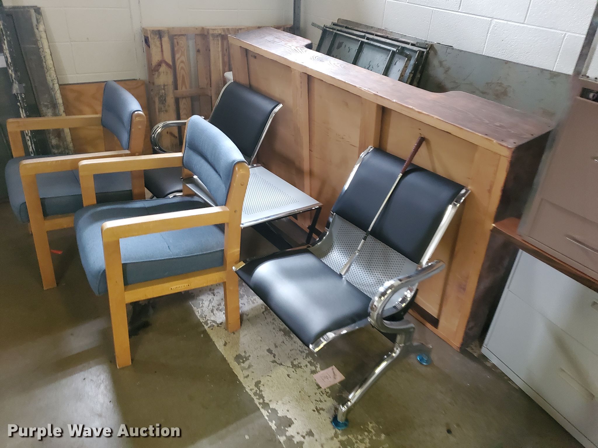 Furniture in Salina, KS Item IX9226 sold Purple Wave